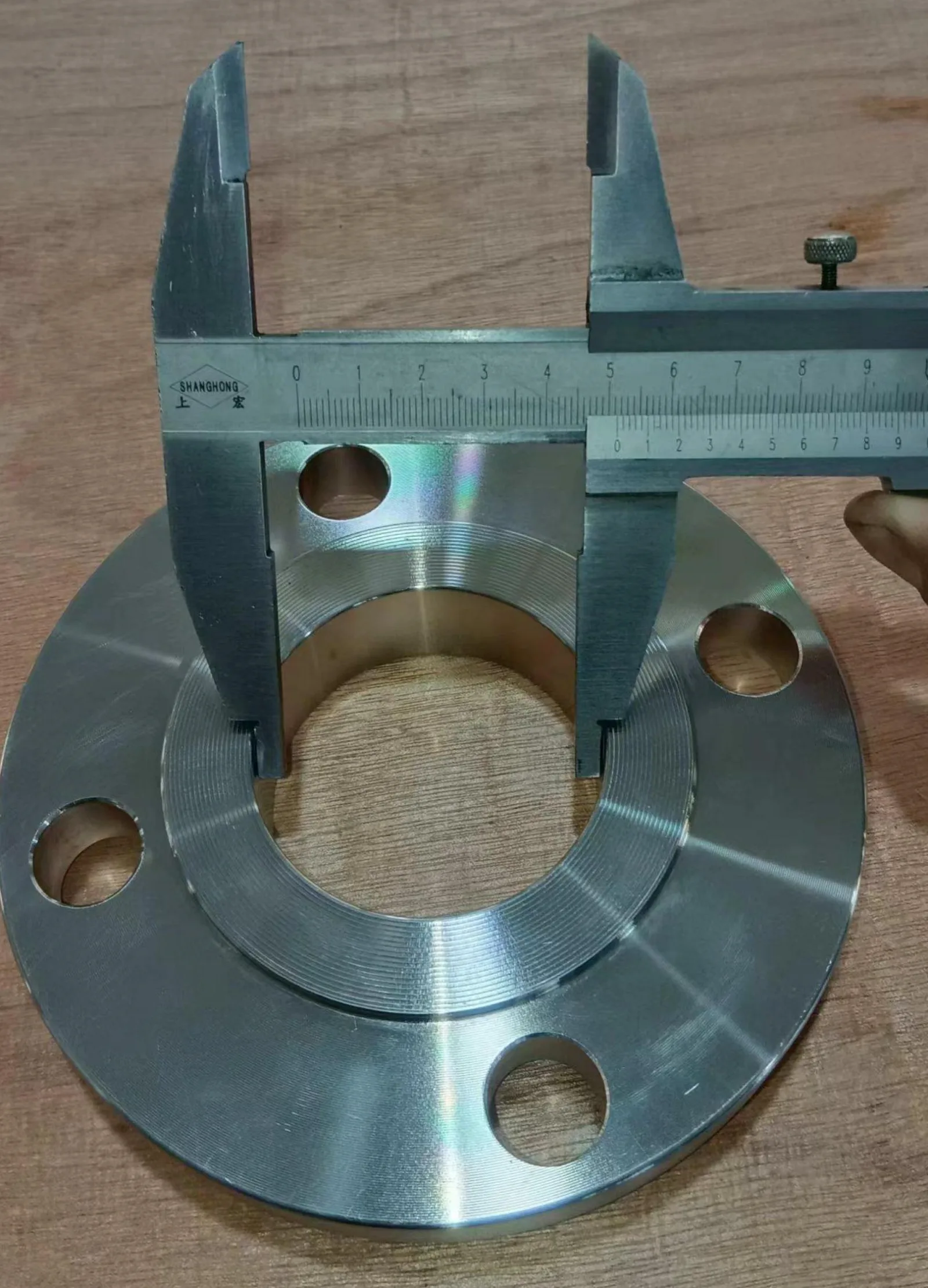 Dimensional inspection of an industrial flange